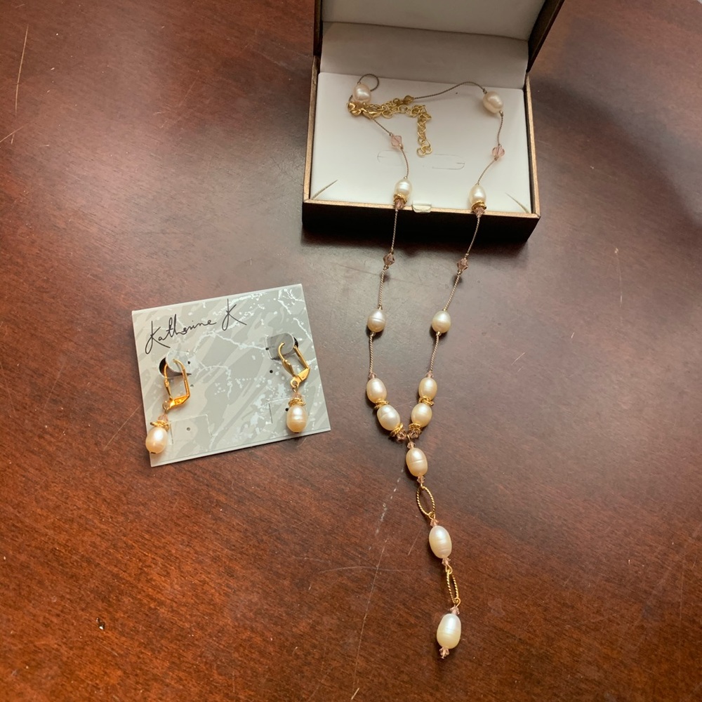 Necklace and earring set